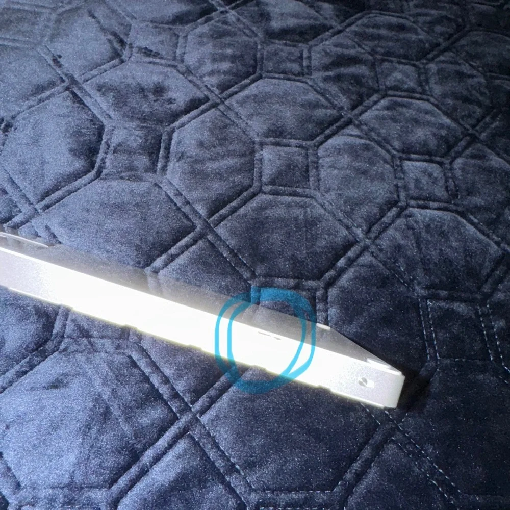 Apple Magic Keyboard- Lightening Port